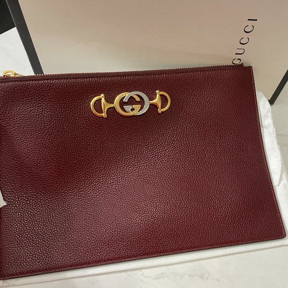 Gucci Zumi Grainy Leather Pouch - Picture 1 of 8